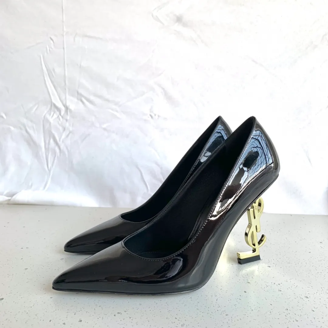 👟👟Ex-factory price 560👟👟 Women's Shoes Women's Clothes Women's Shoes Women's Clothes SAINT LAUREN* YSL Yang Shulin classic letter heel high-heeled shoes Only YSL understands women’s hearts best and does not accept refutation🙅‍♂️Super invincible feminine artifact, a must-have for women (✅Full-body customization, in-house molded toe hardware, perfect consistency)⚠️Compare the differences between pictures and products on the market Upper: Customized imported cotton silk weaving/Imported calf patent leather Lining: Imported 🐑Sheep leather Sole: Imported genuine leather outsole Thickness: 9cm Color: black paint with gold, black leather with black Code number: 35-39 (full set of packaging)